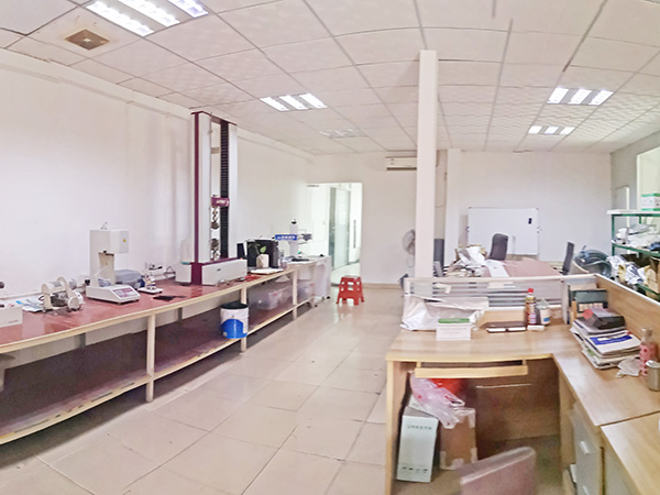 檢測(cè)設(shè)備一角