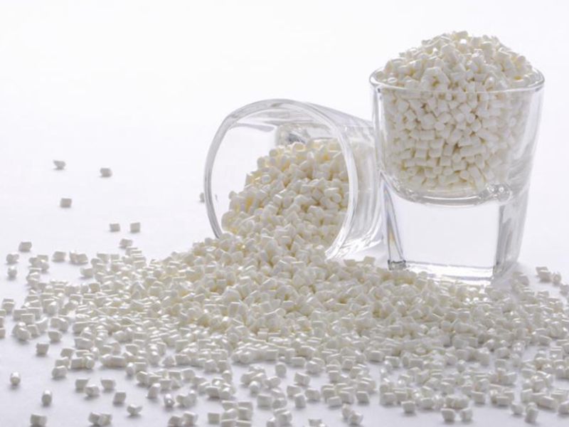 改性塑料注塑制品出現(xiàn)銀色或黑色紋跡的原因是什么？解決方法